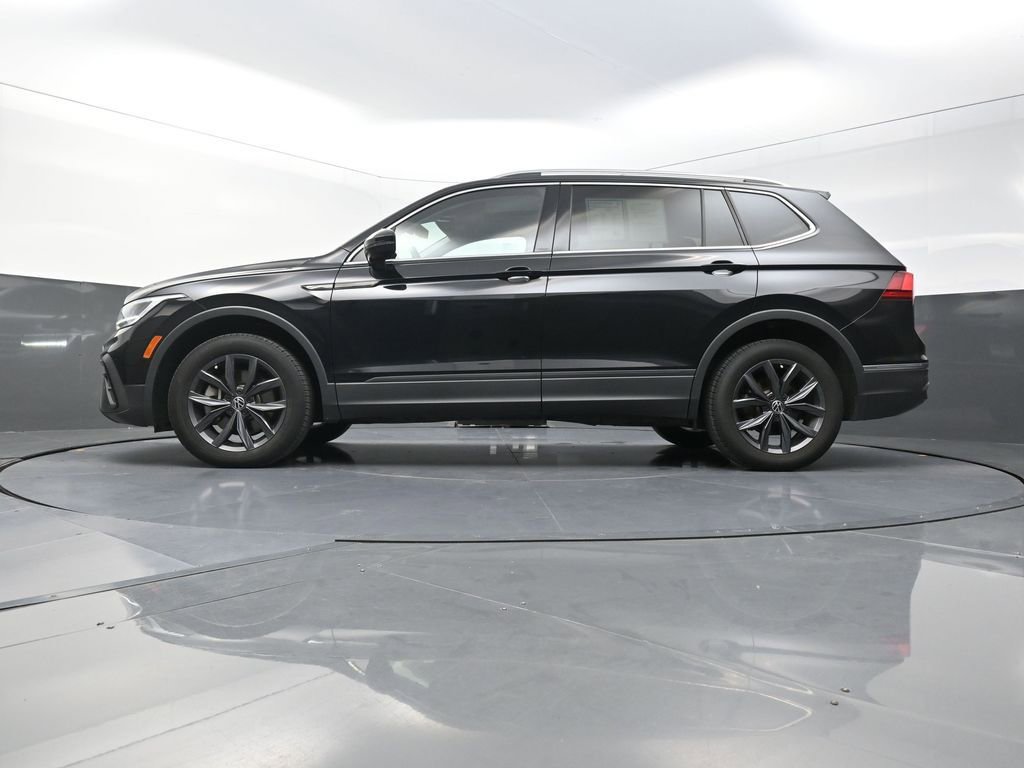 Used 2023 Volkswagen Tiguan SE w/ Panoramic Sunroof Package AWD/4WD image 24