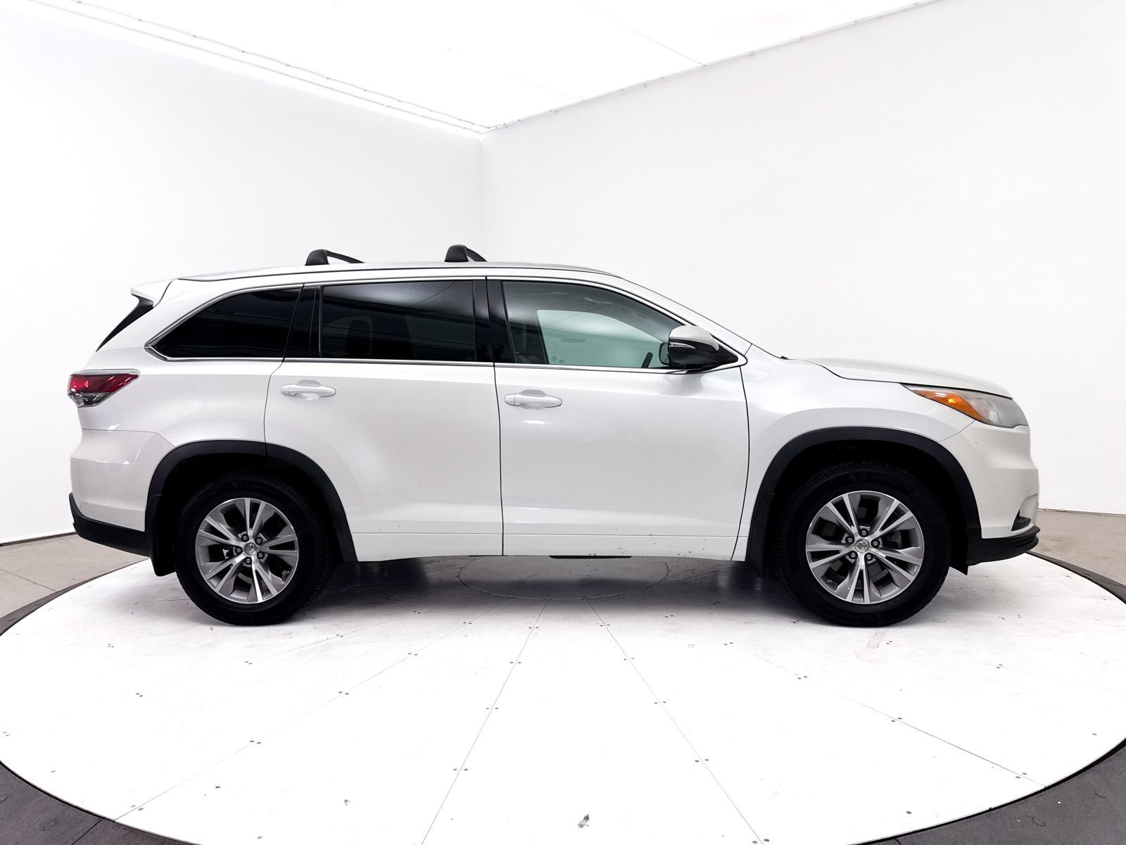 Used 2015 Toyota Highlander XLE AWD/4WD image 35
