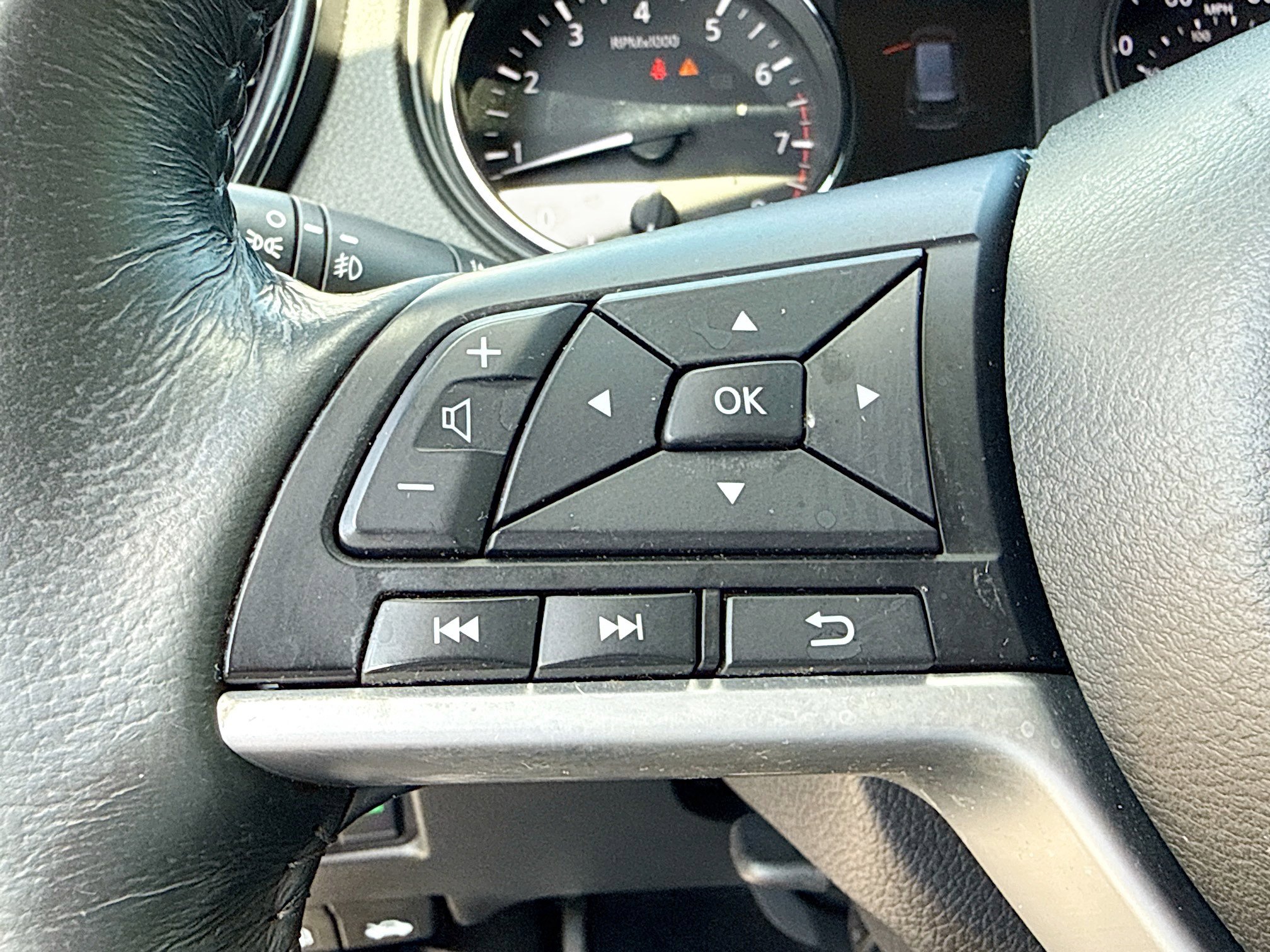 Used 2017 Nissan Rogue SV FWD image 35