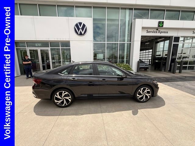 Used 2025 Volkswagen Jetta SEL FWD image 4