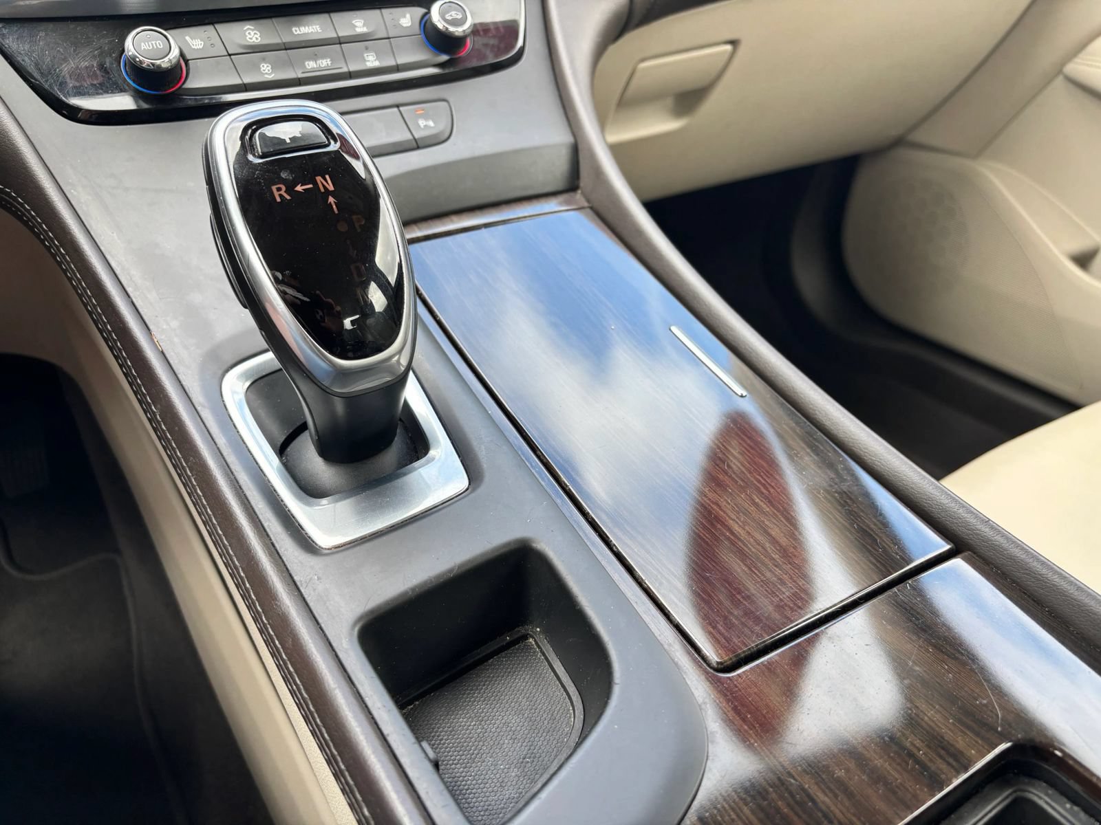 Used 2017 Buick LaCrosse Essence FWD image 21