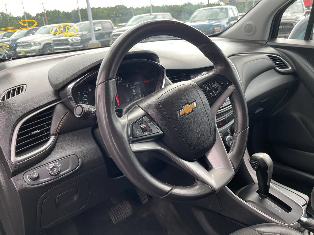 Used 2021 Chevrolet Trax LT w/ LT Convenience Package FWD image 17
