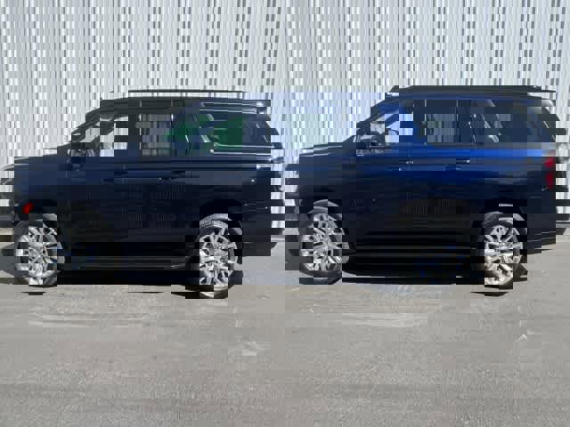 Used 2024 Chevrolet Suburban RST image 3