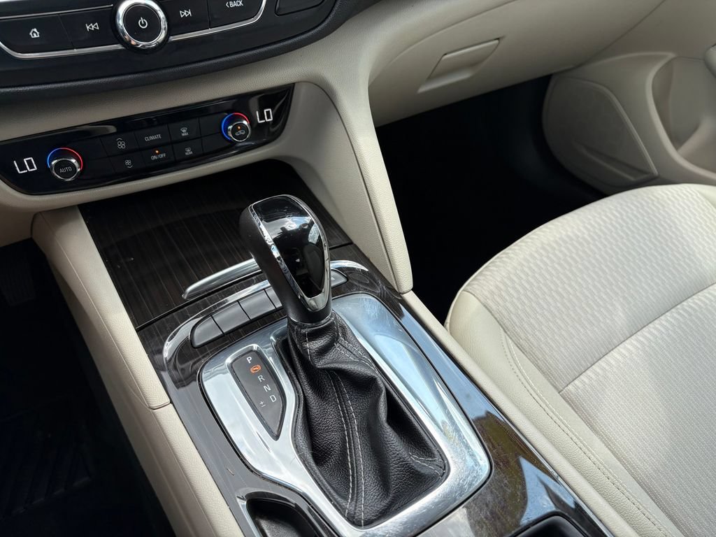 Used 2018 Buick Regal Preferred w/ Driver Confidence Package #1 FWD image 14