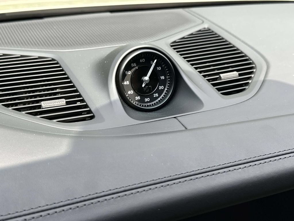 Certified 2025 Porsche Cayenne E-Hybrid AWD/4WD image 24