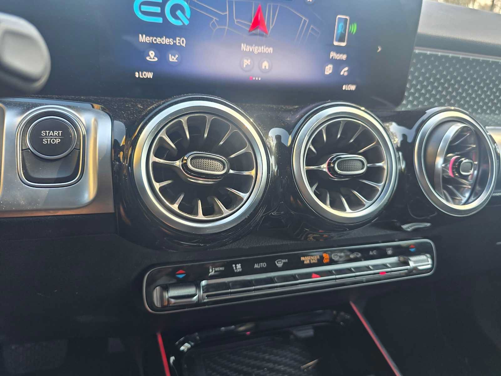 Used 2024 Mercedes-Benz EQB 300 4MATIC image 29
