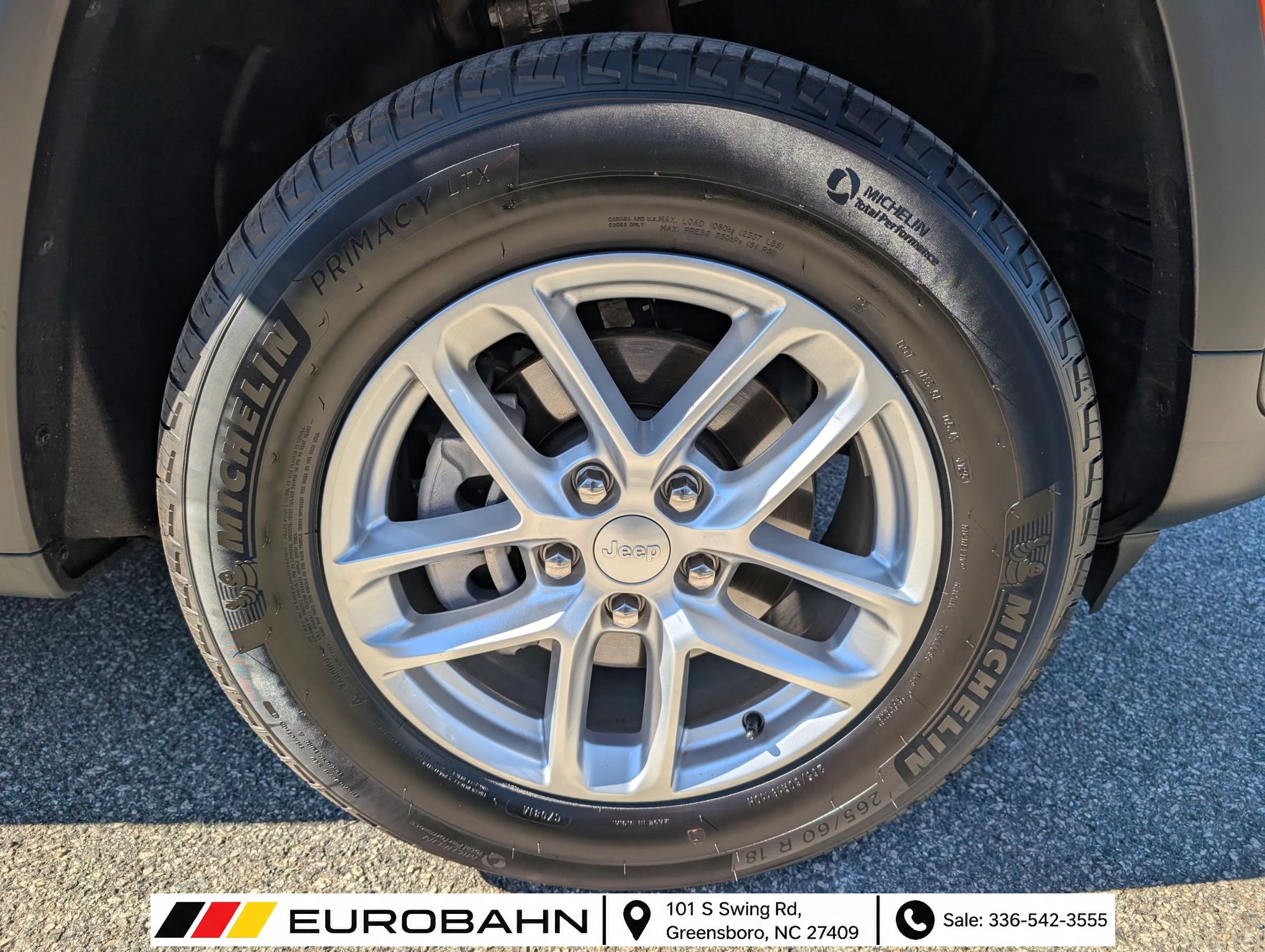 Used 2025 Jeep Grand Cherokee Laredo X AWD/4WD image 37
