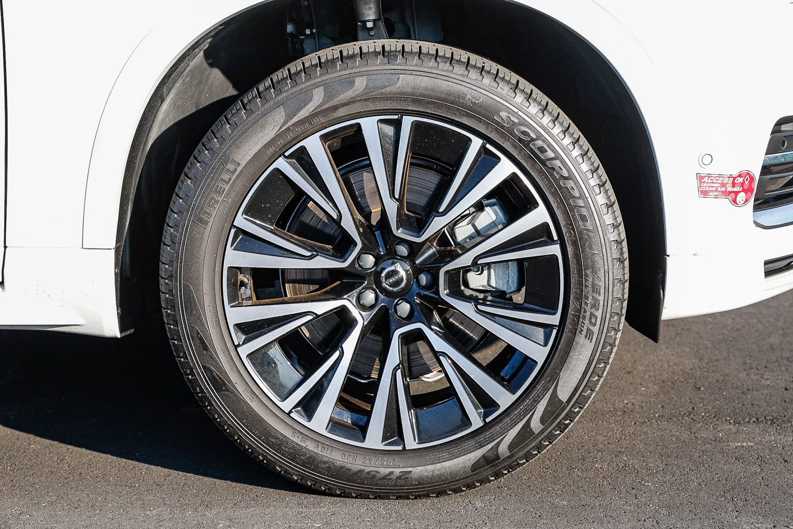 Used 2023 Volvo XC90 T8 Plus image 9