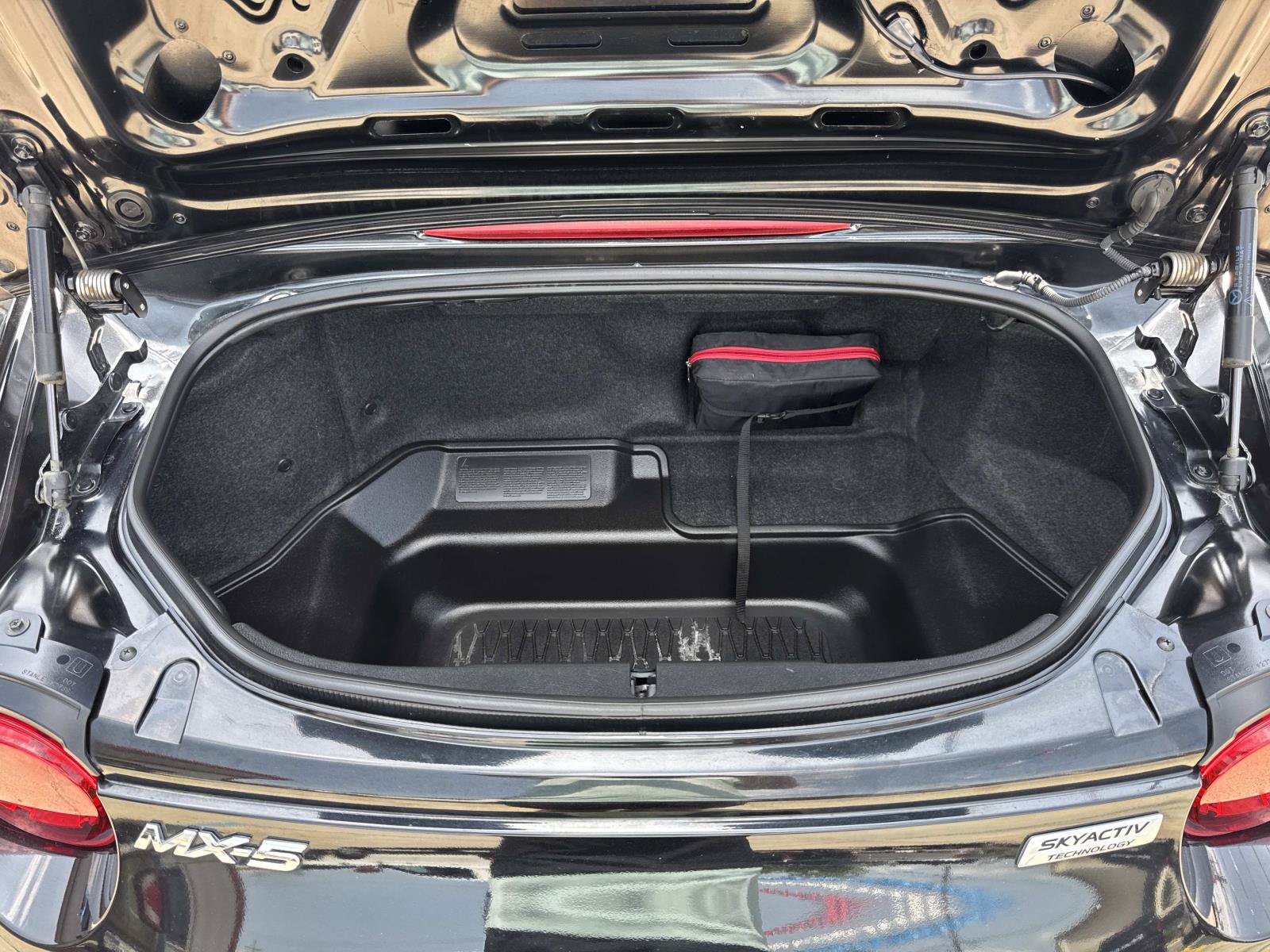 Used 2016 MAZDA MX-5 Miata Club RWD image 8