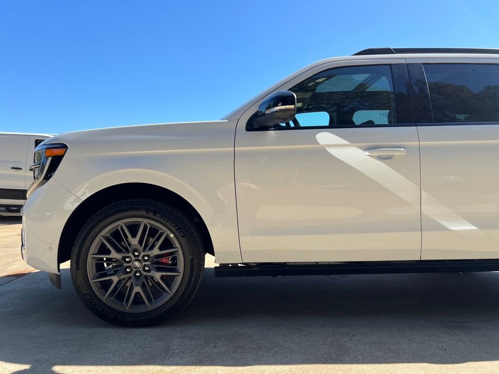 New 2025 Ford Expedition Platinum w/ Stealth Performance Package image 39