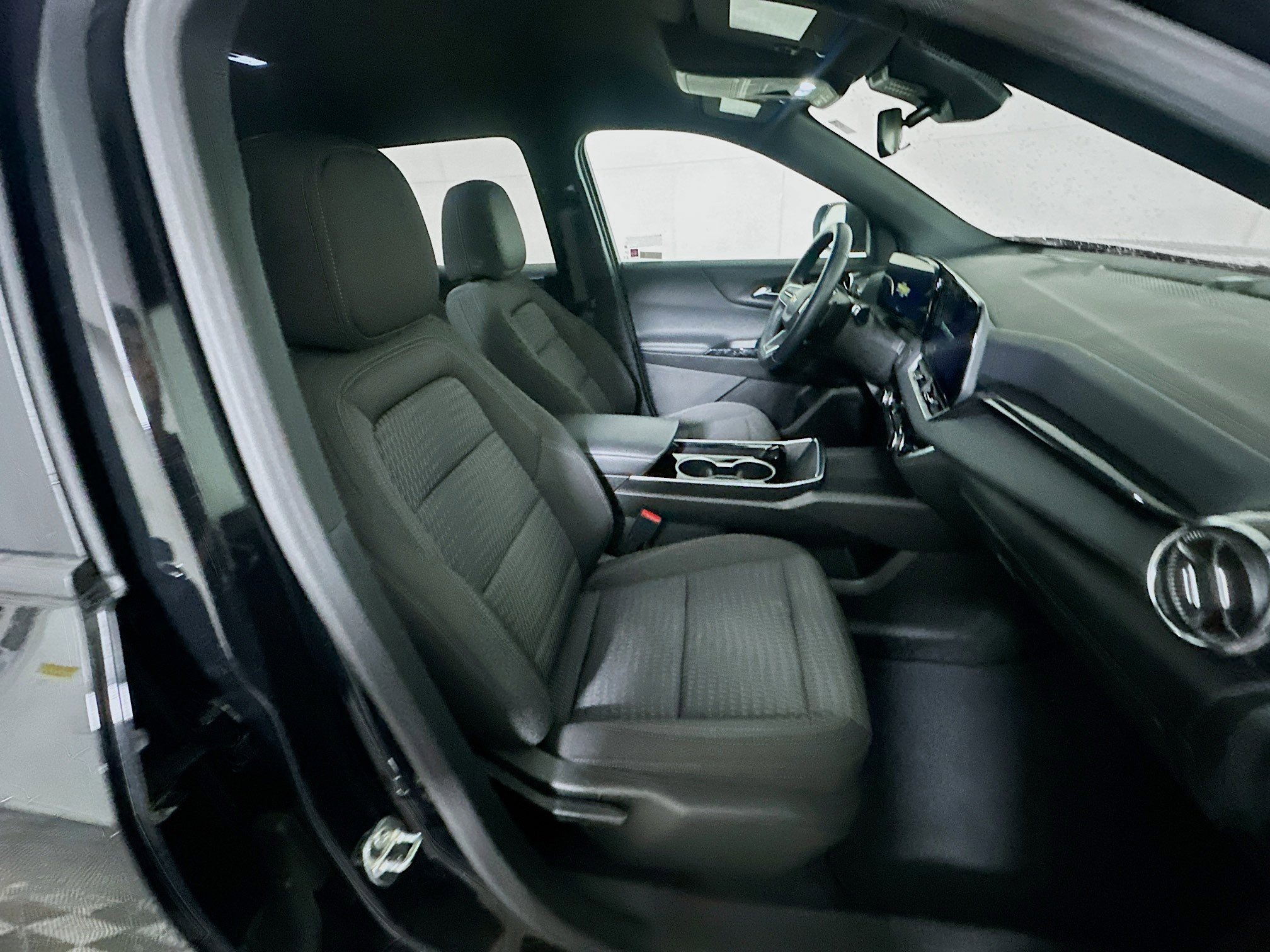 Used 2025 Chevrolet Equinox LT FWD image 29