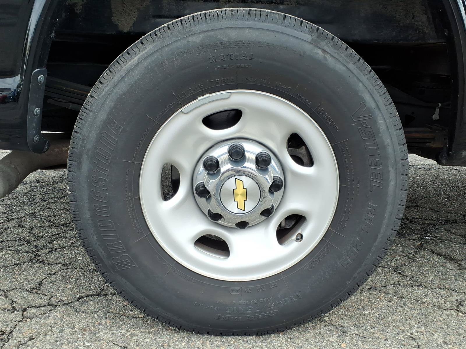 Used 2025 Chevrolet Express 3500 LT w/ LT Preferred Equipment Group RWD image 9