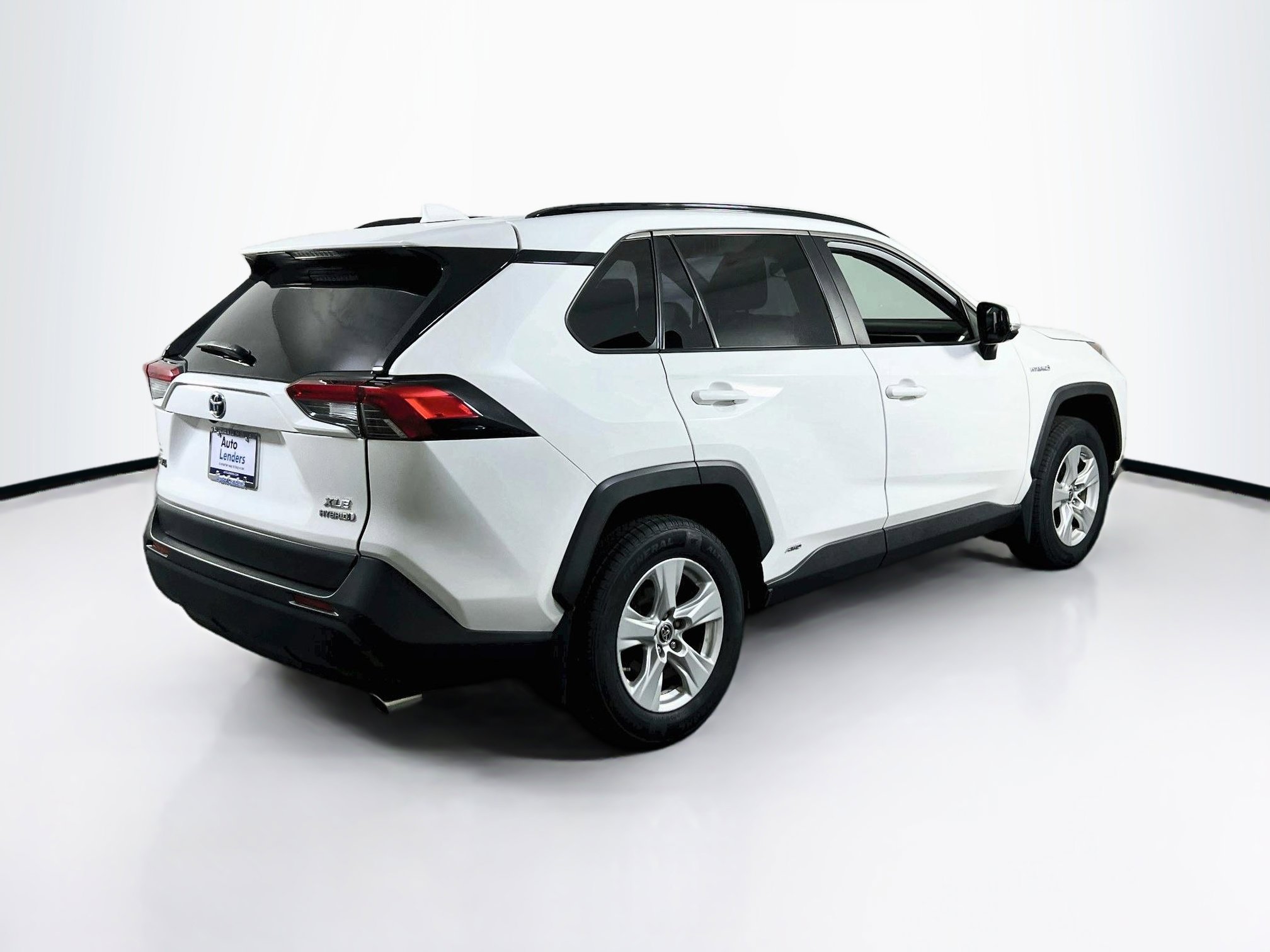 Used 2019 Toyota RAV4 XLE w/ Convenience Package image 5