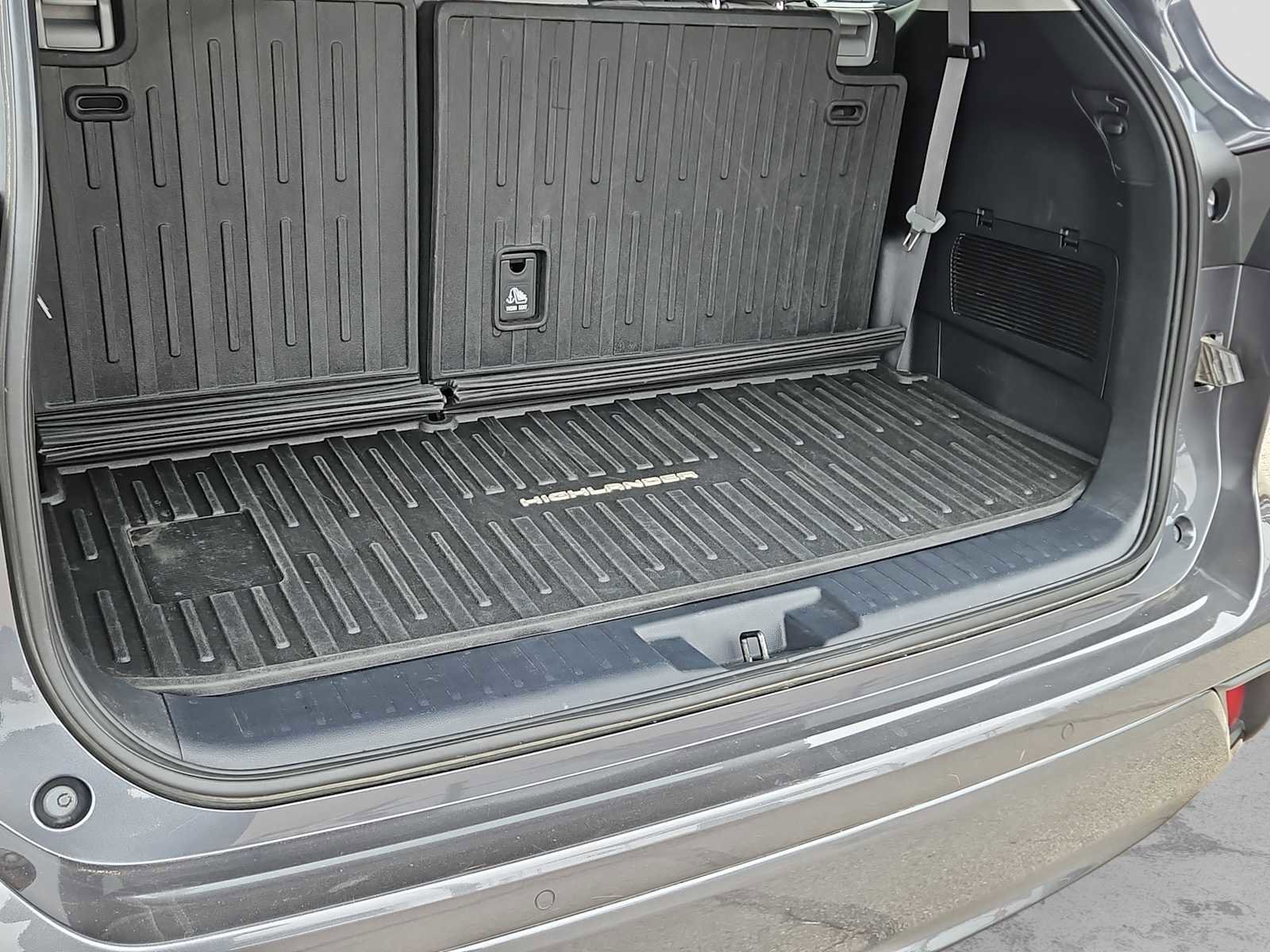 Used 2021 Toyota Highlander Limited image 23