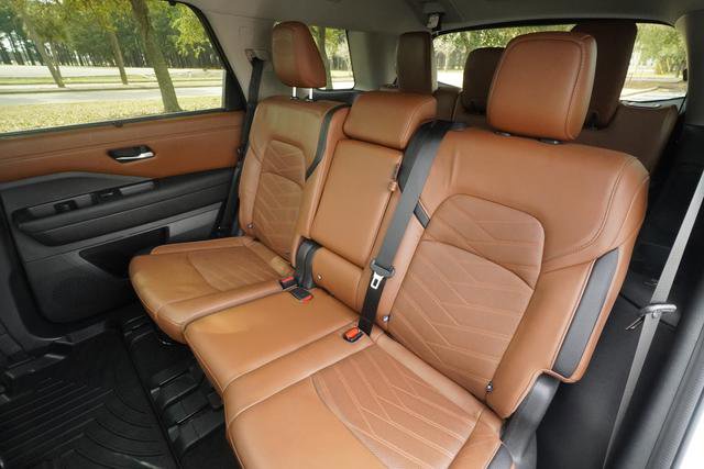 Used 2022 Nissan Pathfinder Platinum w/ Cargo Package image 30