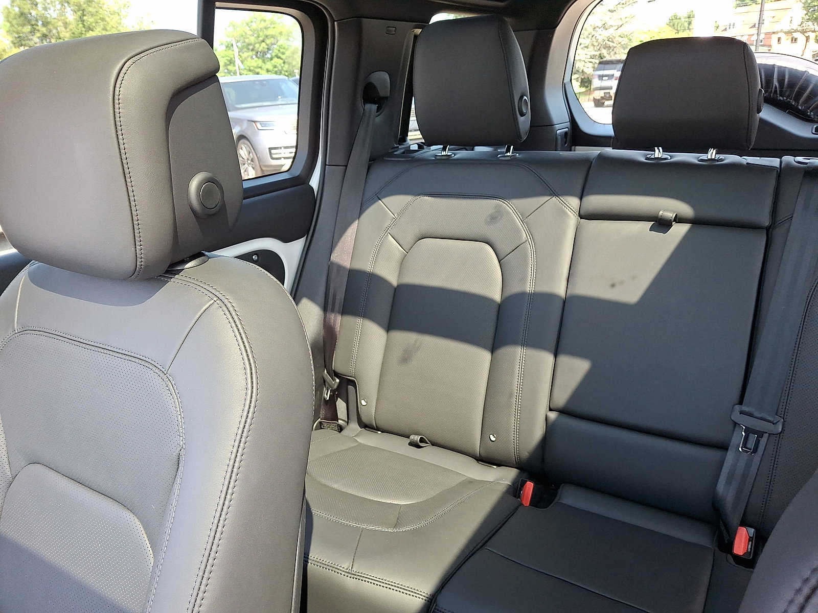 New 2025 Land Rover Defender 110 X-Dynamic SE image 14