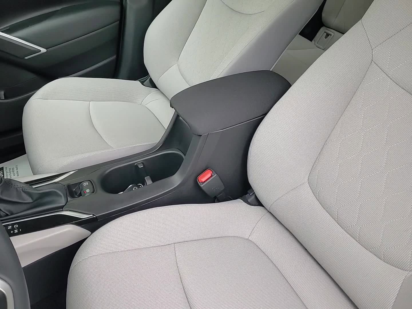 Used 2025 Toyota Corolla Cross LE image 19