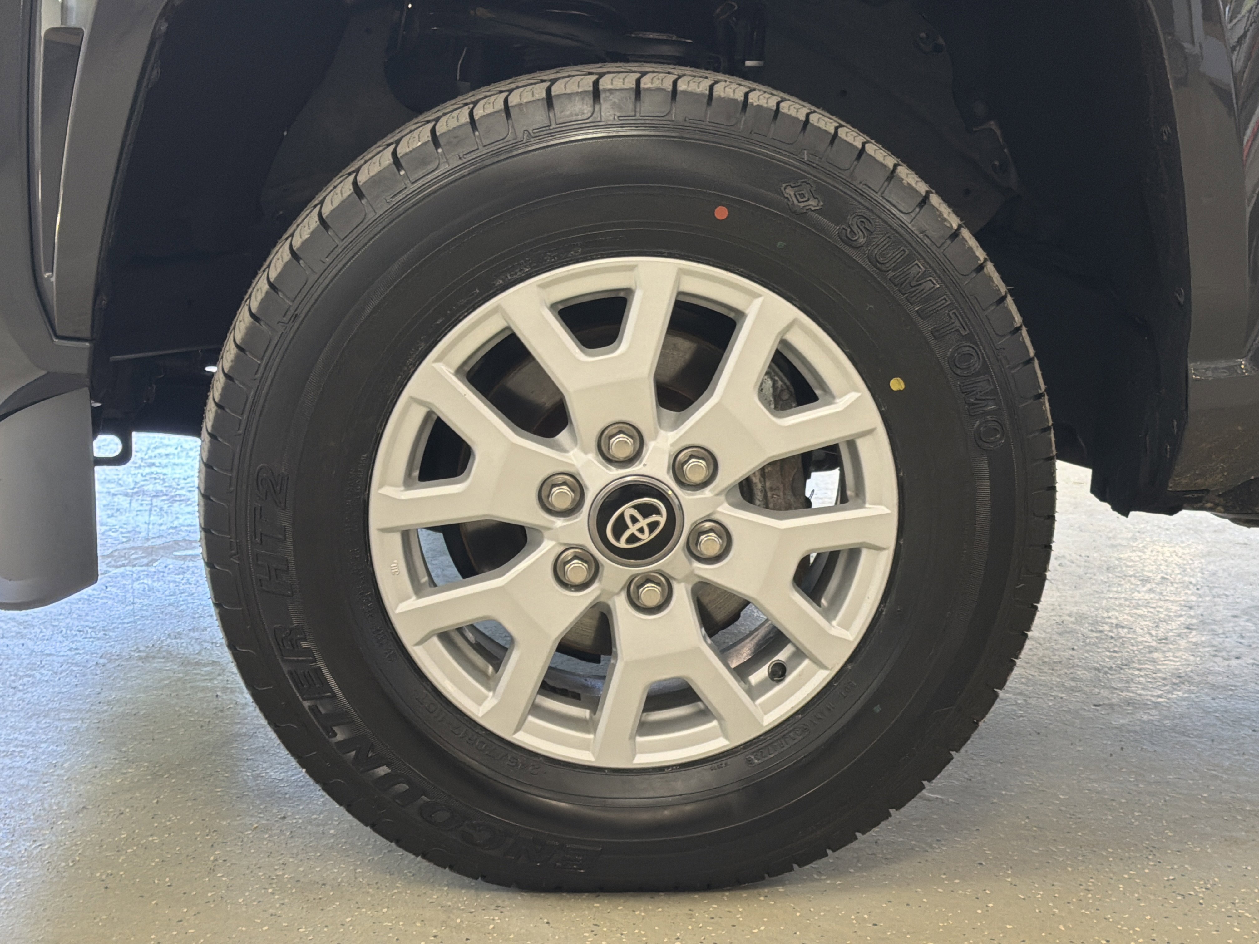 Used 2024 Toyota Tacoma SR5 AWD/4WD image 41
