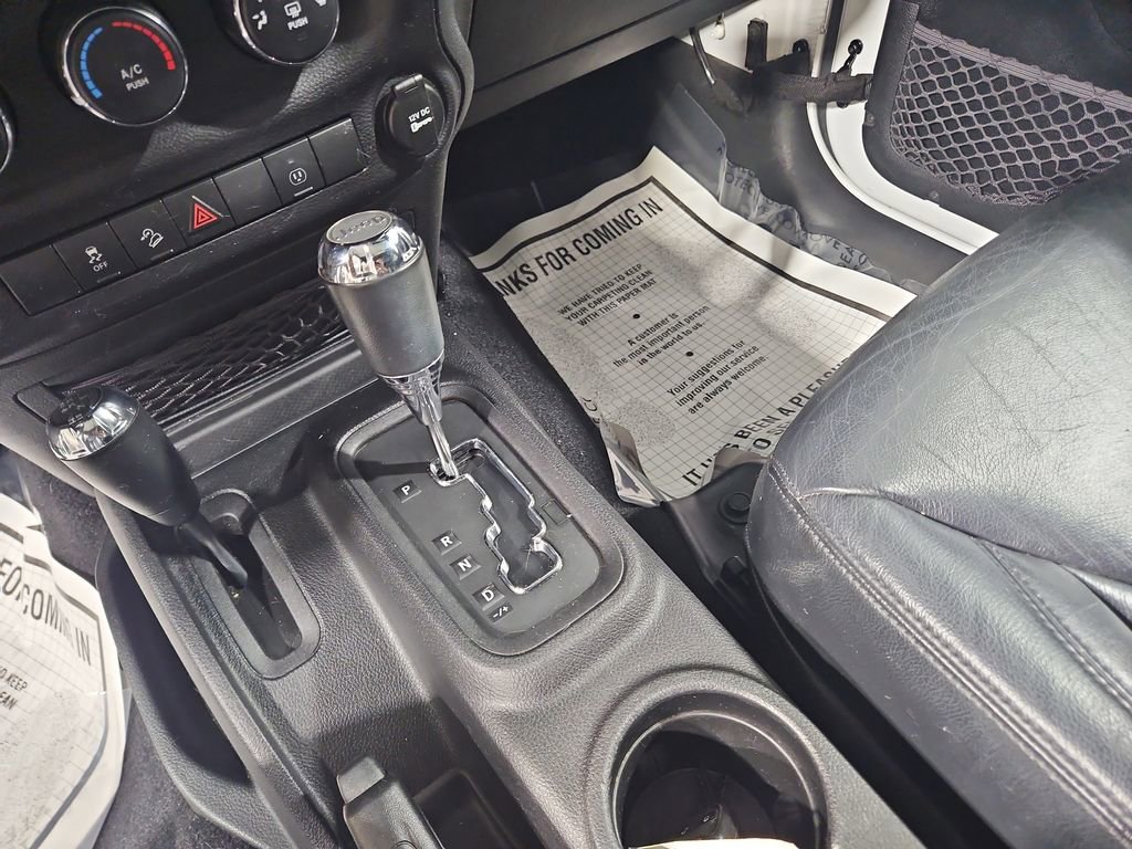 Used 2015 Jeep Wrangler Unlimited Sahara image 22