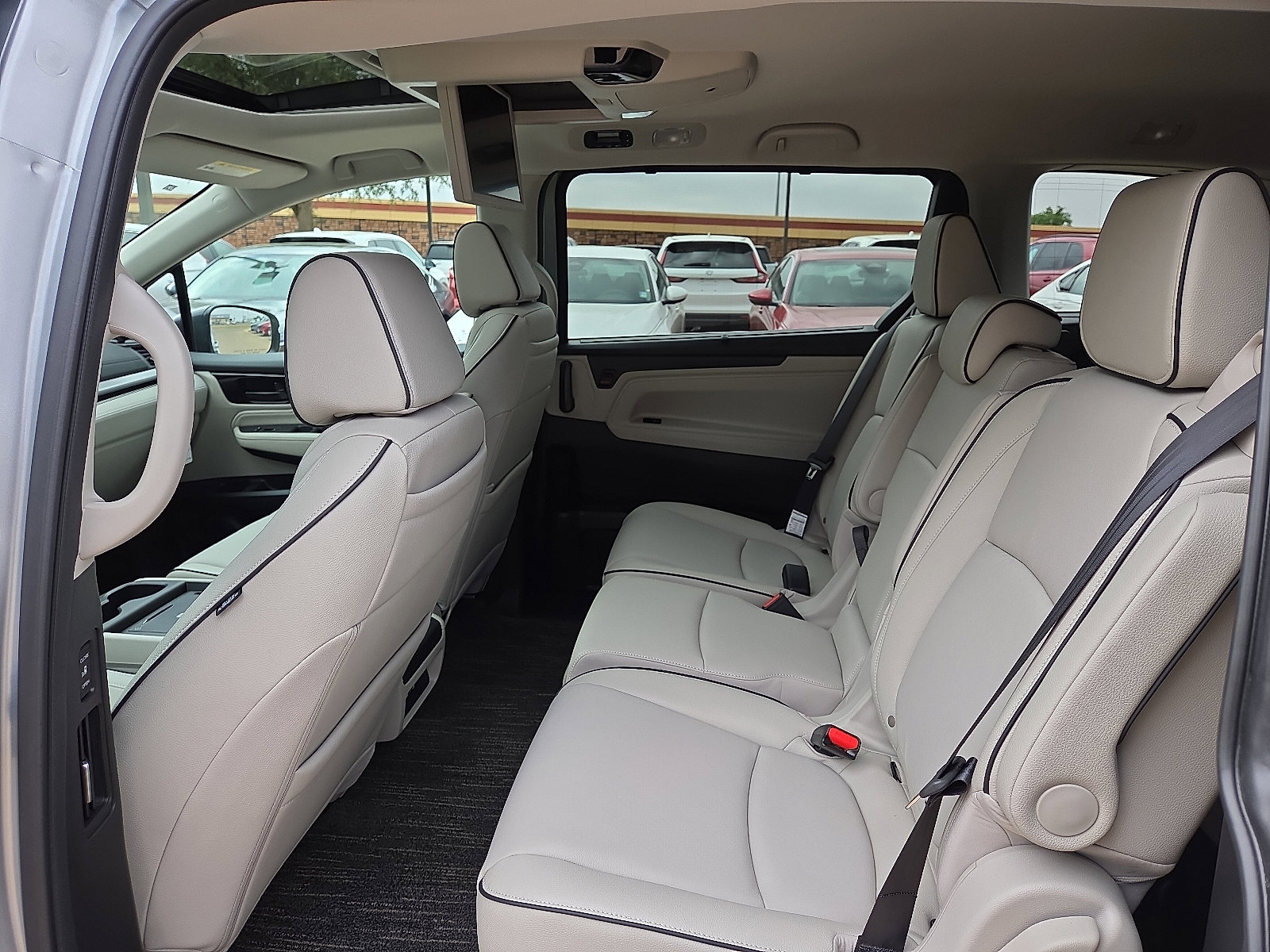 New 2026 Honda Odyssey Touring image 8