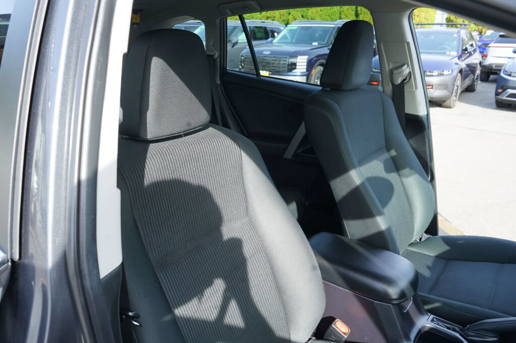 Used 2018 Toyota RAV4 LE w/ All Weather Liner Package FWD image 15