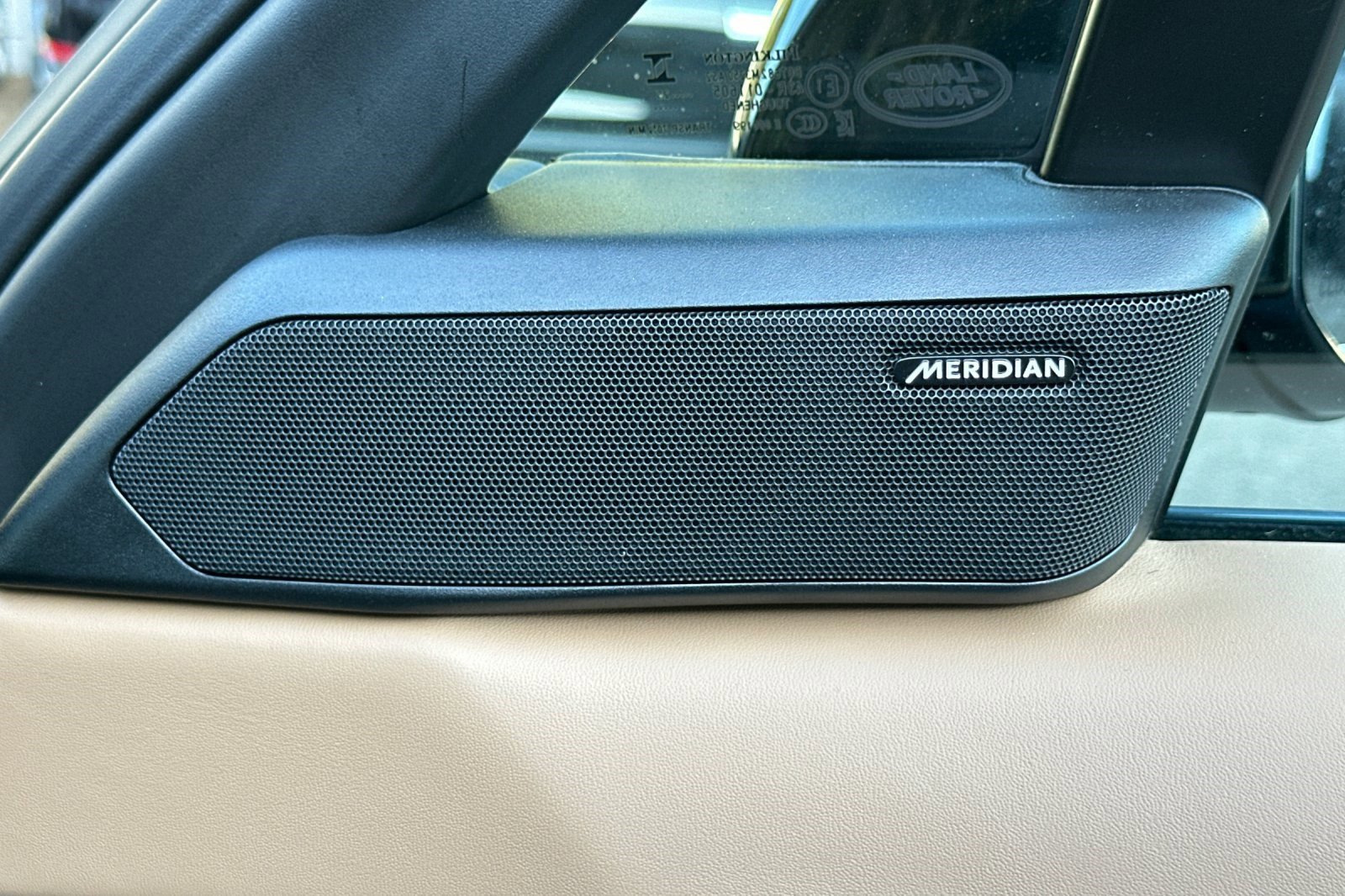 Used 2025 Land Rover Range Rover Sport SE image 16