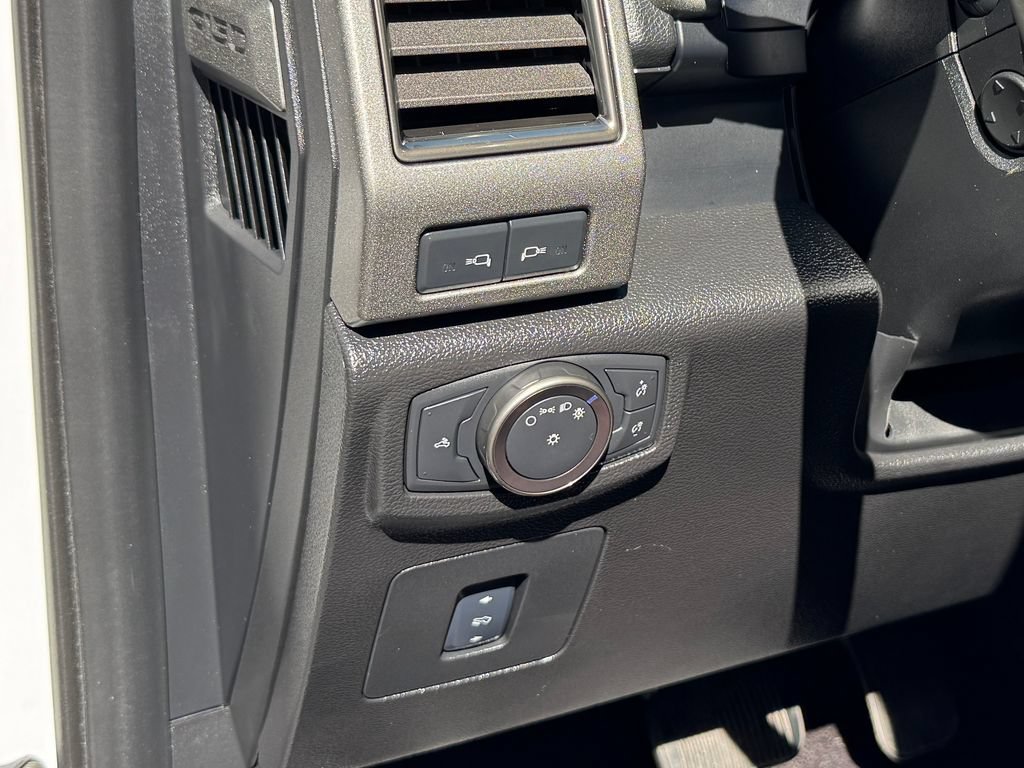 Used 2017 Ford F150 Raptor w/ Equipment Group 802A Luxury AWD/4WD image 18