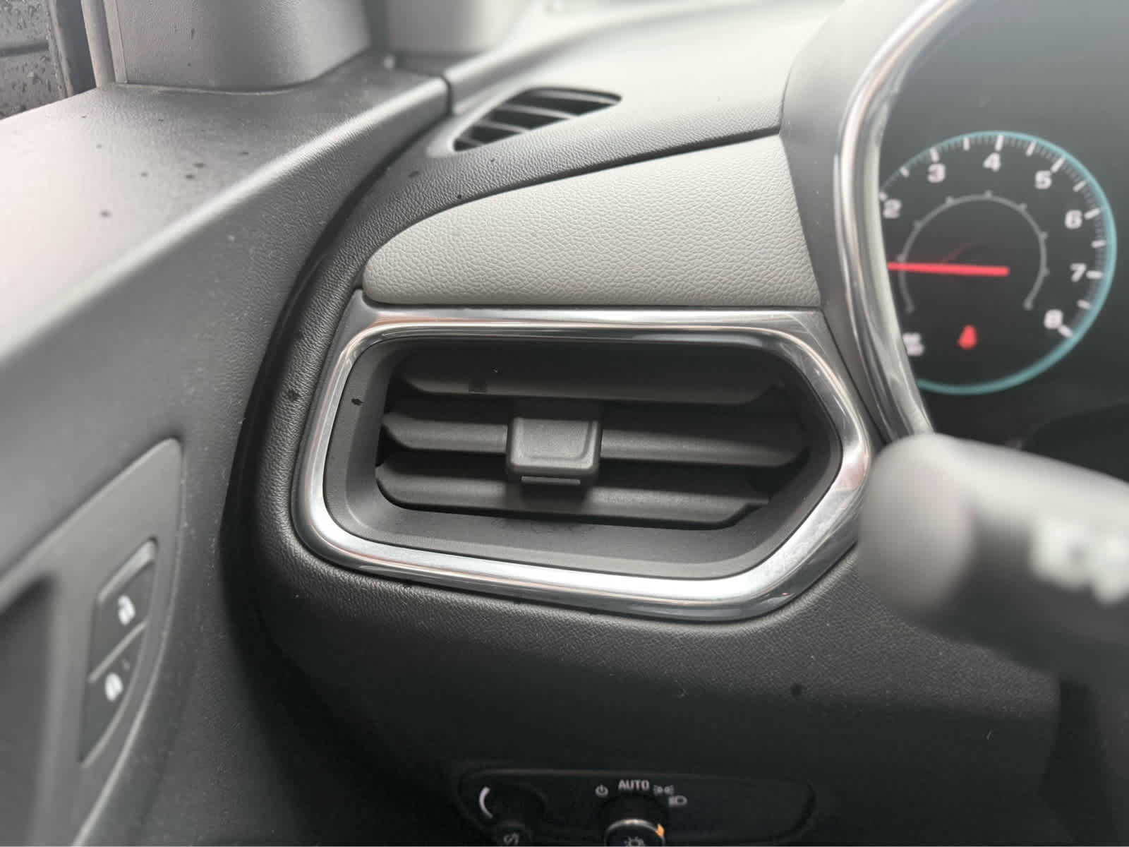 Used 2023 Chevrolet Equinox LS w/ Sport Edition FWD image 15