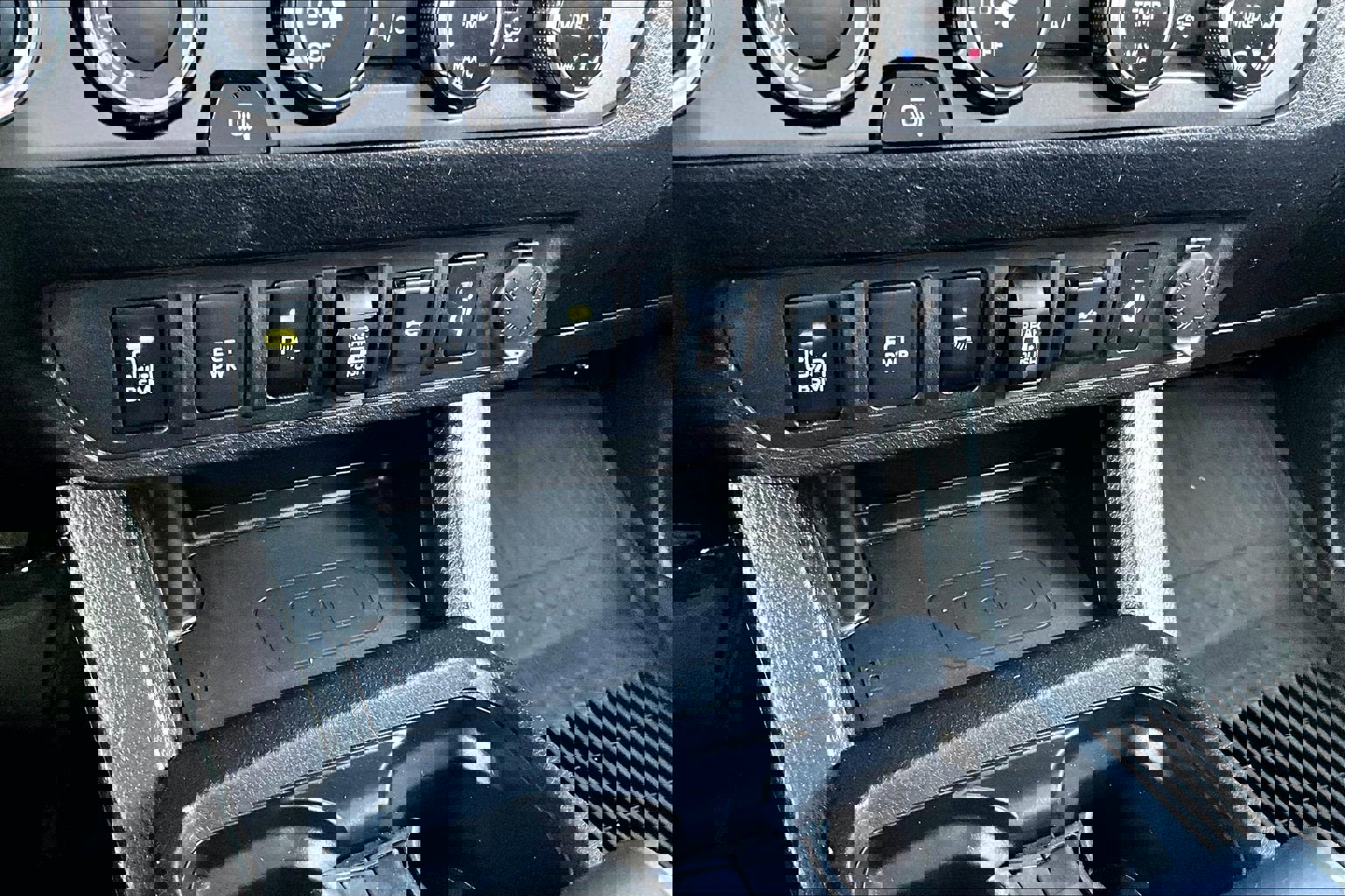 Used 2020 Toyota Tacoma TRD Off-Road w/ Technology Package image 30