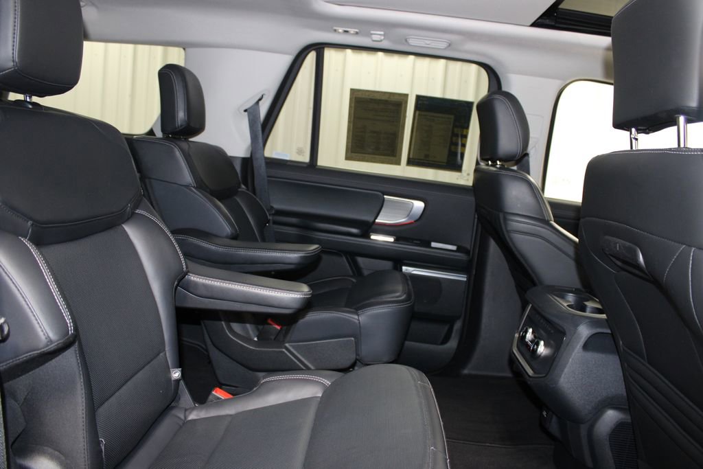 Used 2025 Ford Expedition Platinum AWD/4WD image 35