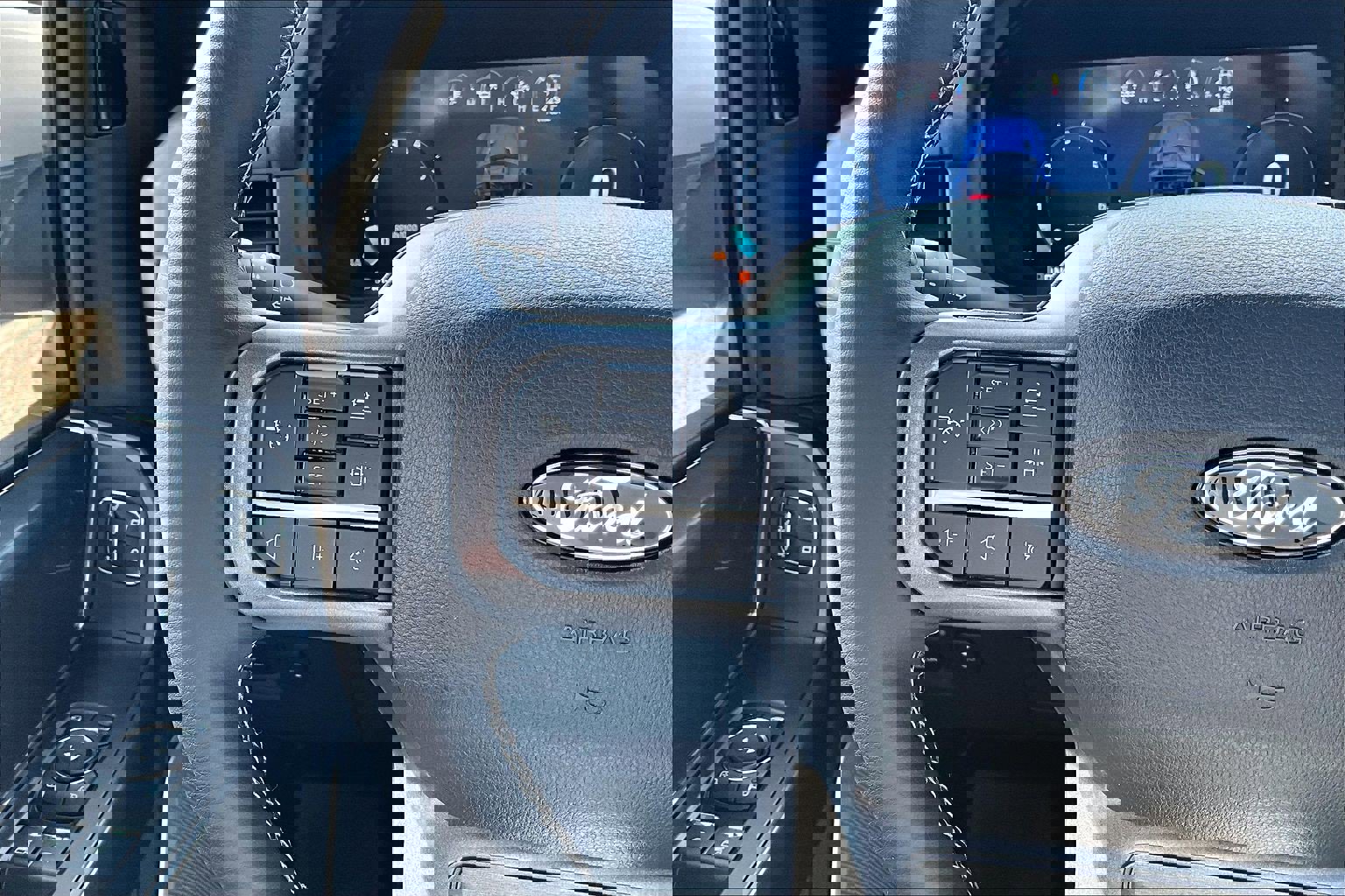 Used 2025 Ford F150 Lariat w/ Equipment Group 502A High image 19