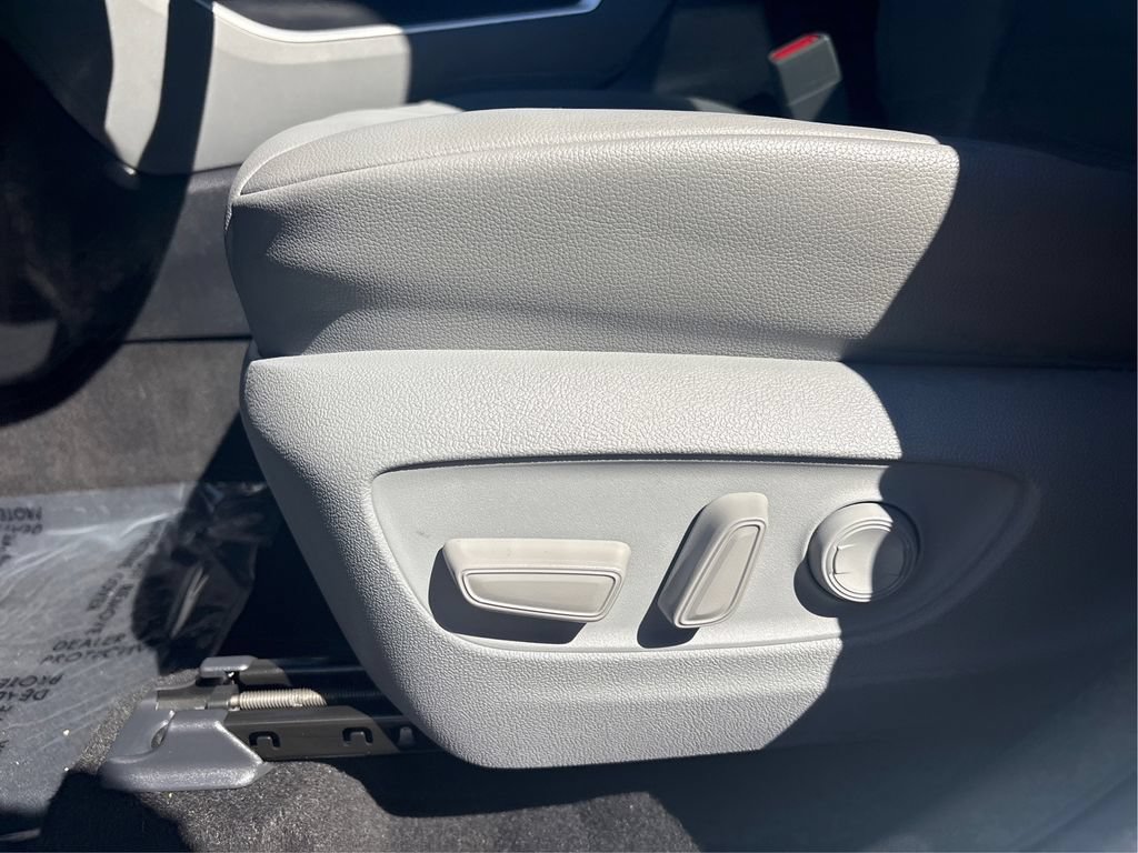 Used 2020 Toyota Highlander XLE AWD/4WD image 51