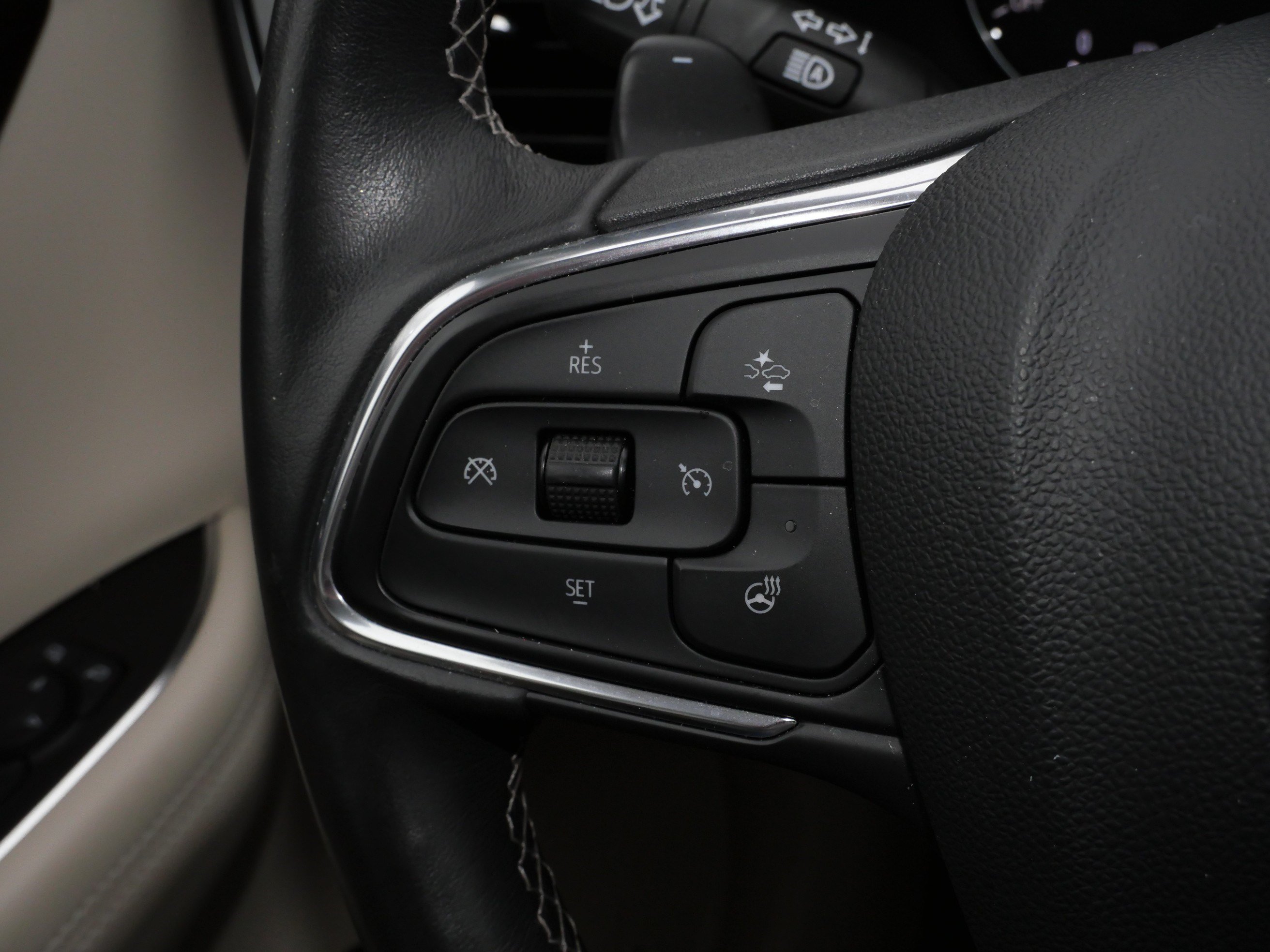 Used 2022 Buick Envision Avenir w/ Technology Package II AWD/4WD image 25