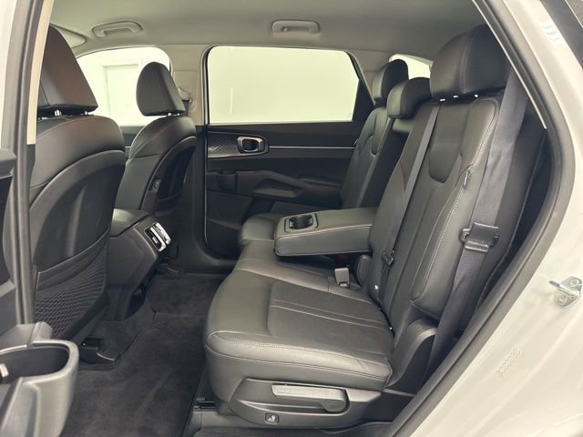 Used 2025 Kia Sorento S image 30
