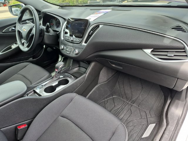 Used 2025 Chevrolet Malibu RS FWD image 30