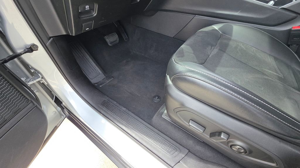 Used 2025 Jeep Grand Cherokee Altitude AWD/4WD image 23