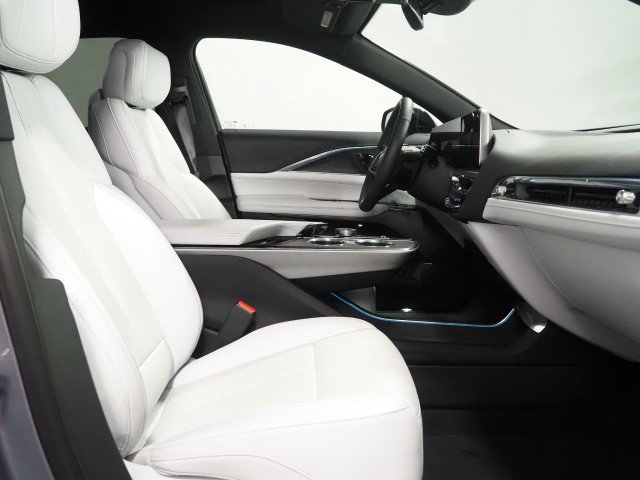 Used 2024 Cadillac Lyriq AWD Luxury image 15