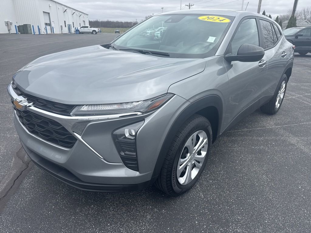 Used 2024 Chevrolet Trax LS image 3