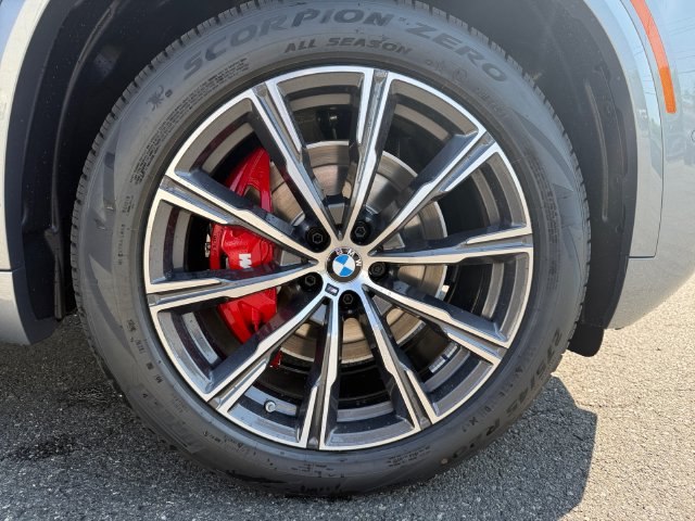 New 2026 BMW X5 xDrive40i w/ M Sport Package AWD/4WD image 16
