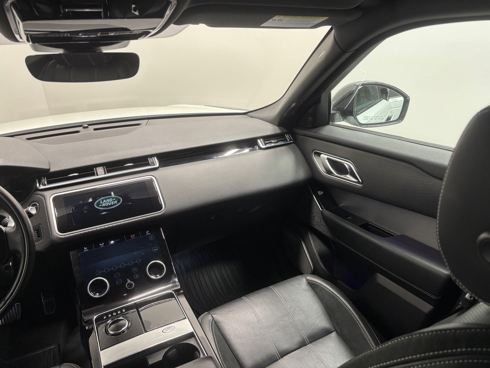 Used 2019 Land Rover Range Rover Velar R-Dynamic SE AWD/4WD image 35