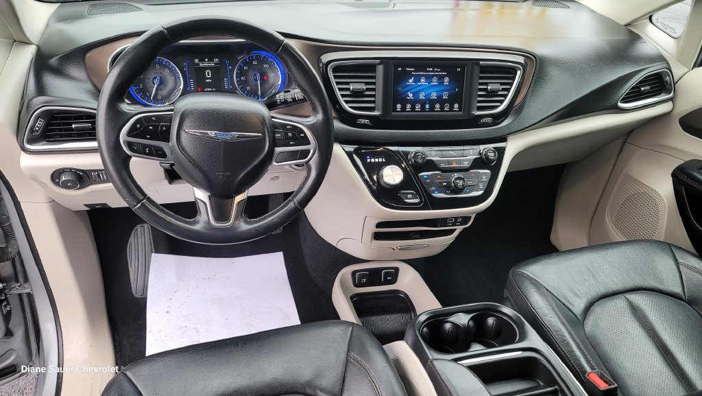 Used 2018 Chrysler Pacifica Touring-L FWD image 24
