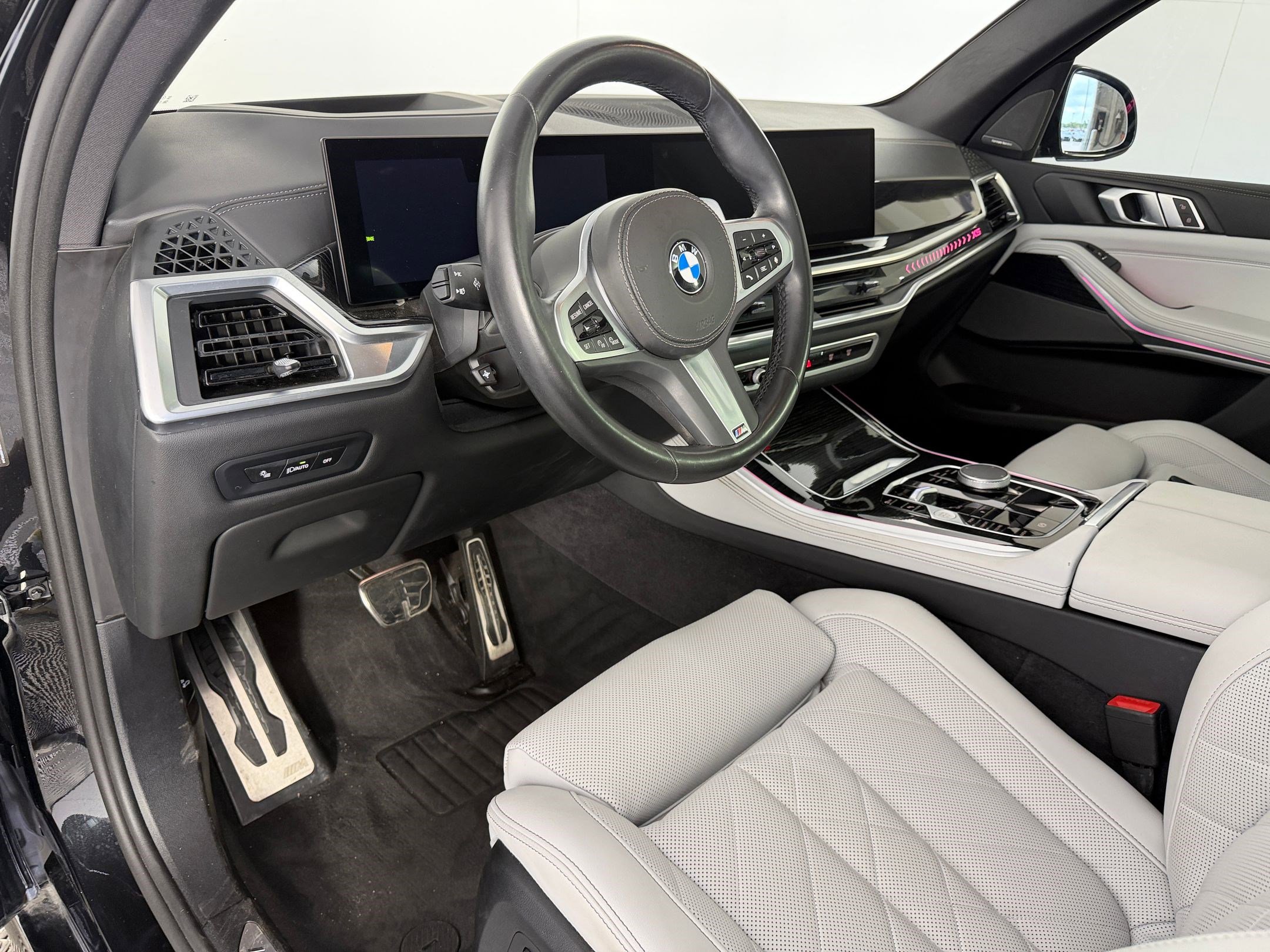 Used 2024 BMW X5 sDrive40i w/ M Sport Package RWD image 4
