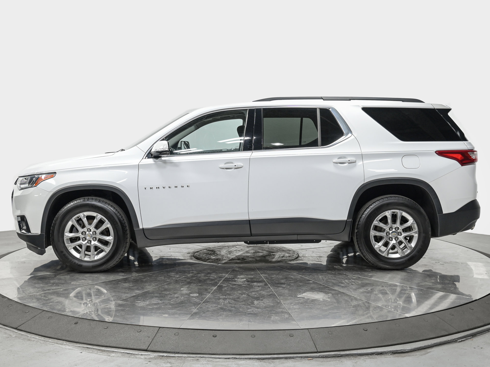 Used 2020 Chevrolet Traverse LT AWD/4WD image 2