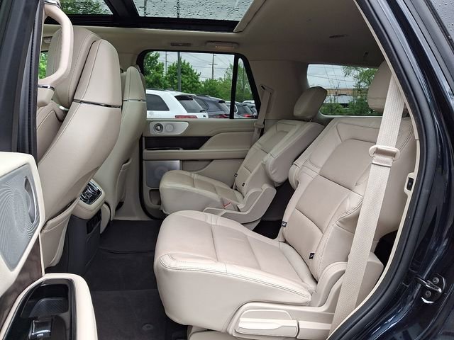 Used 2021 Lincoln Navigator Reserve w/ Luxury Package AWD/4WD image 11