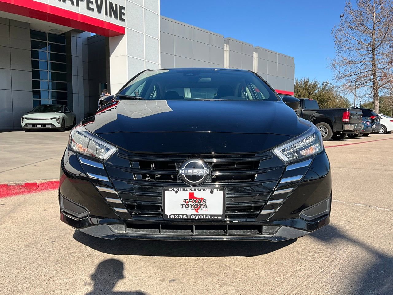 Used 2025 Nissan Versa SV image 3