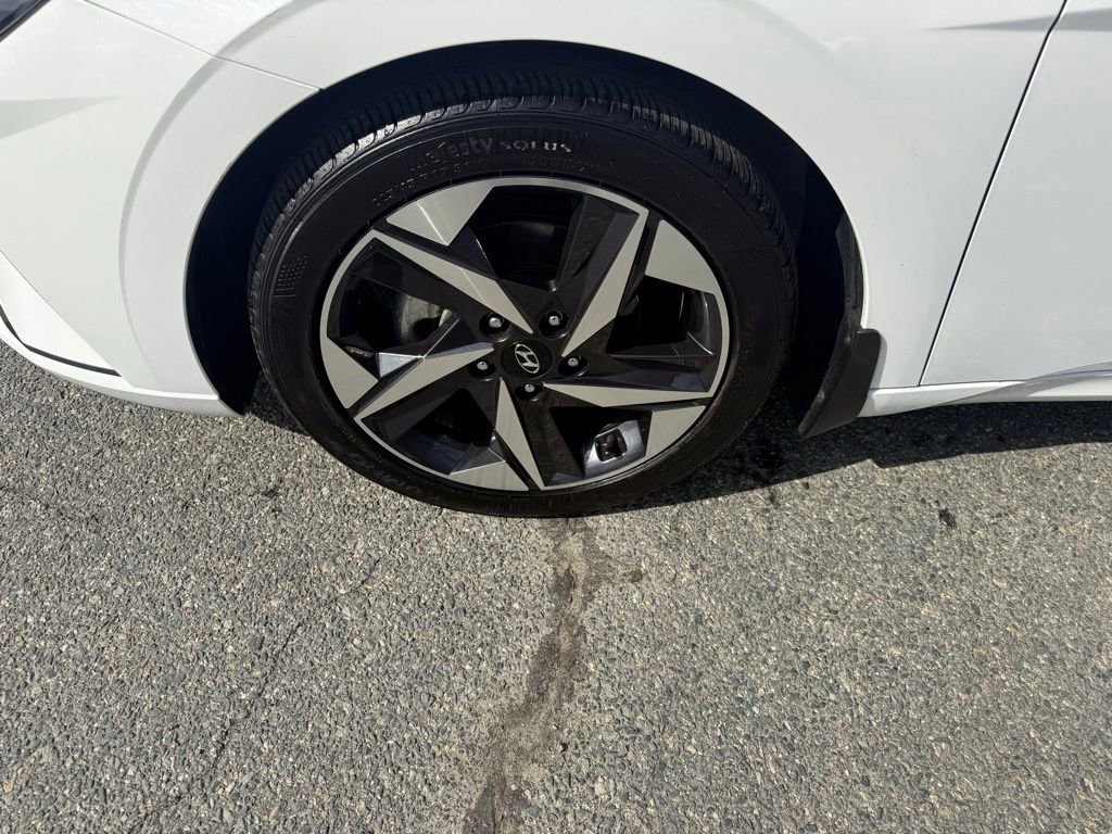 Used 2023 Hyundai Elantra SEL w/ Convenience Package image 9