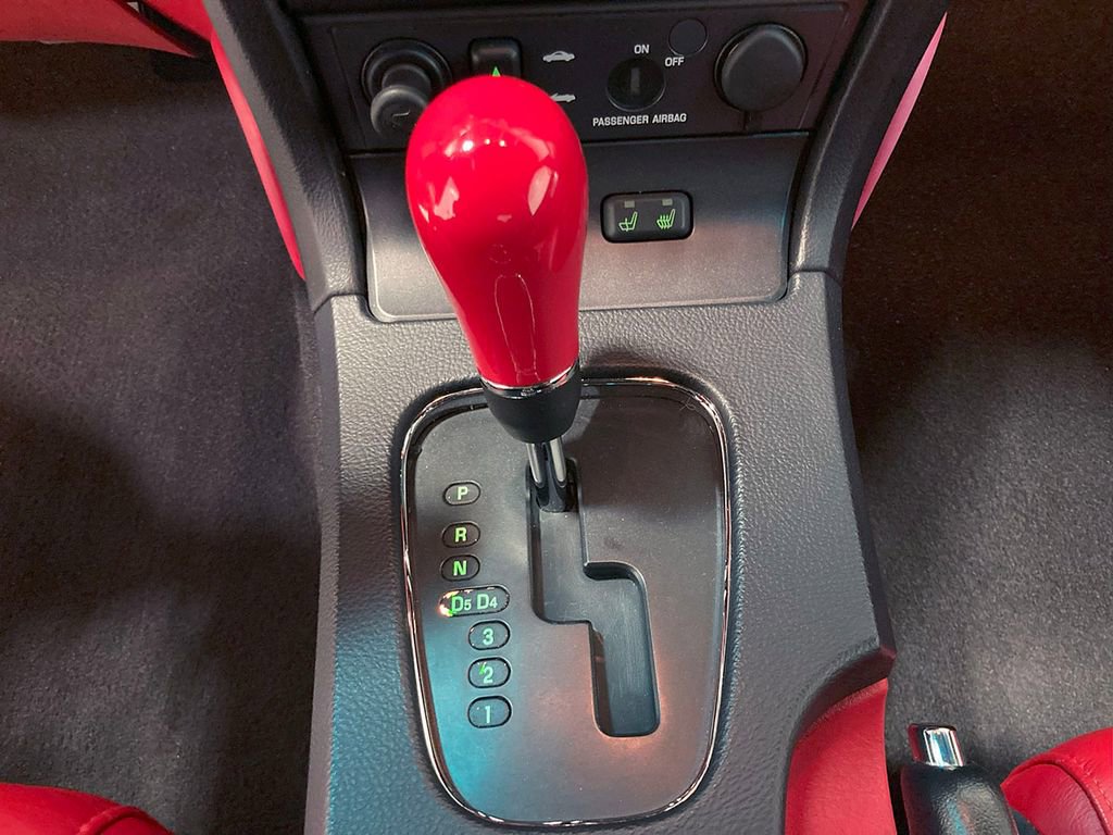 Used 2003 Ford Thunderbird image 67