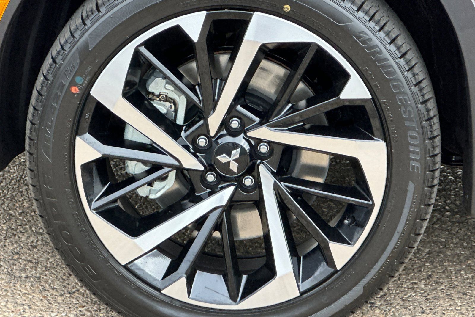 New 2025 Mitsubishi Outlander SE image 26