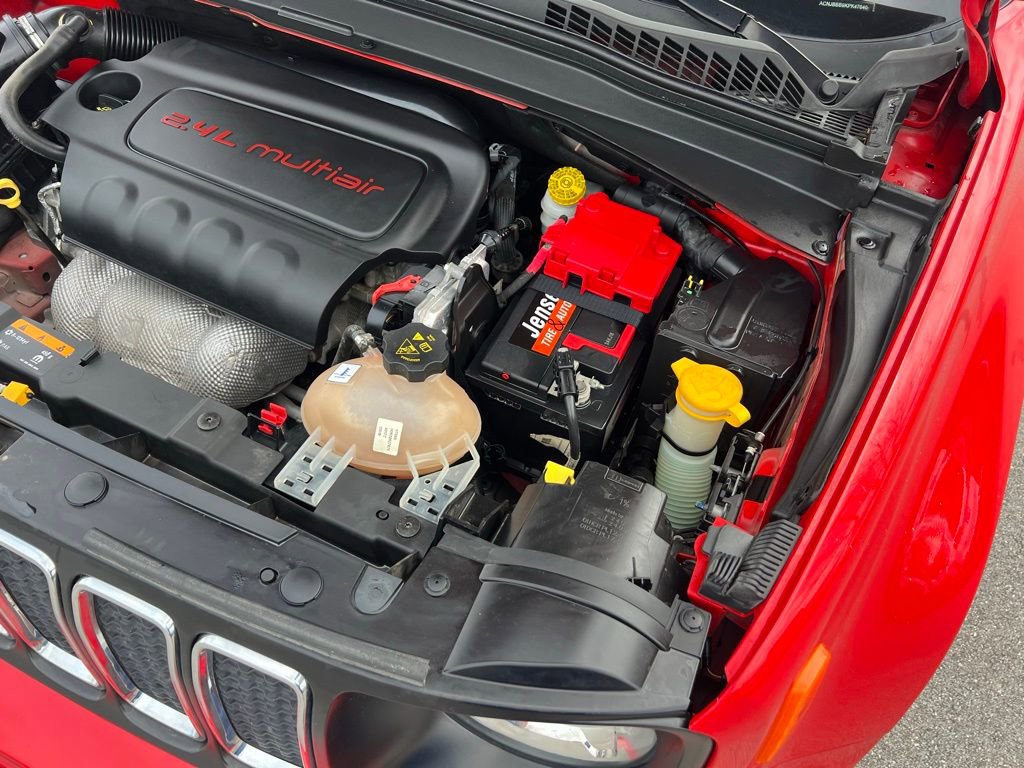 Used 2019 Jeep Renegade Latitude w/ Cold Weather Group AWD/4WD image 46