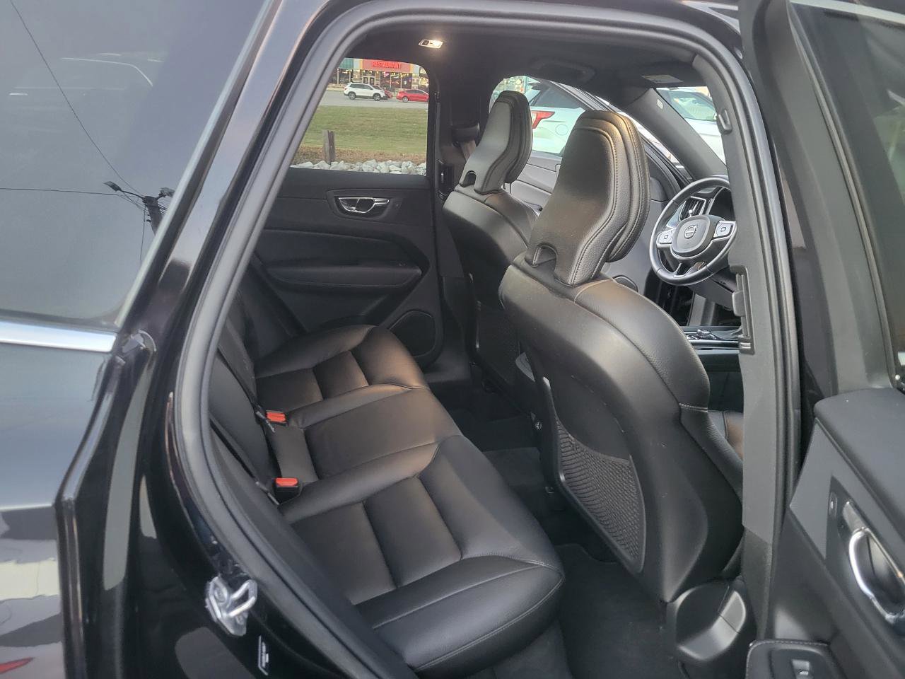 Used 2020 Volvo XC60 T5 Momentum image 15
